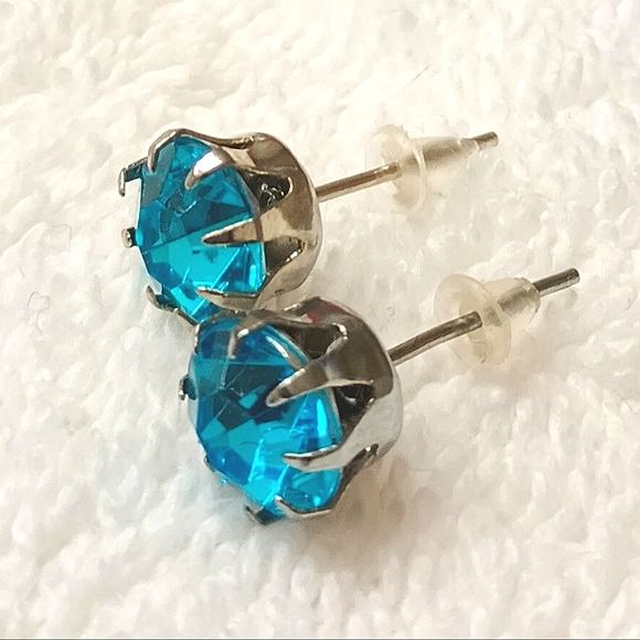 Last Pair Turquoise London Topaz Blue Colored 8MM Stud Earring Clearance Sale - Picture 7 of 7